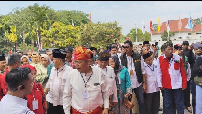 Diantar SF Hariyanto dan Ratusan Simpatisan ke KPU, Irving-Sugianto Maju untuk Menang di Pilbup Siak