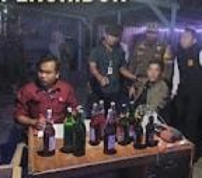 Razia Warung Remang-remang di Kubang Raya, Satpol PP Kampar Amankan Miras dan Wanita Penghibur
