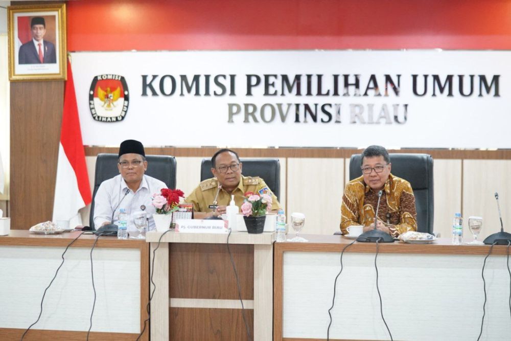 Pastikan Kesiapan Pilkada 2024, Pj Gubri Rahman Hadi Kunjungi Kantor KPU Riau