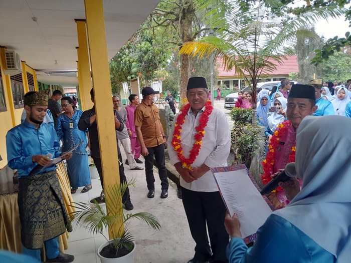 Riuhnya SMAN 3 Tualang Dikunjungi Bupati Alfedri, Kepsek Indrawati Bangga: Sosok Mengayomi