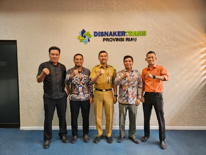 STIE Riau Sosialisasi Program 2 Tahun Bisa Sarjana dengan Kadisnaker H. Boby Rachmat