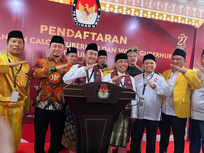 Diantar Ribuan Simpatisan, Pasangan Suwai Pendaftar Pertama Pilgubri 2024 di KPU Riau
