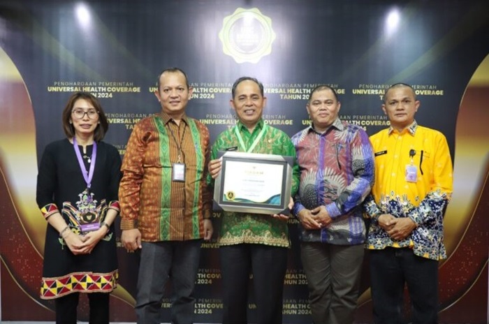 Diserahkan Wapres KH Ma'ruf Amin, Inhil Raih Penghargaan UHC Kategori Madya