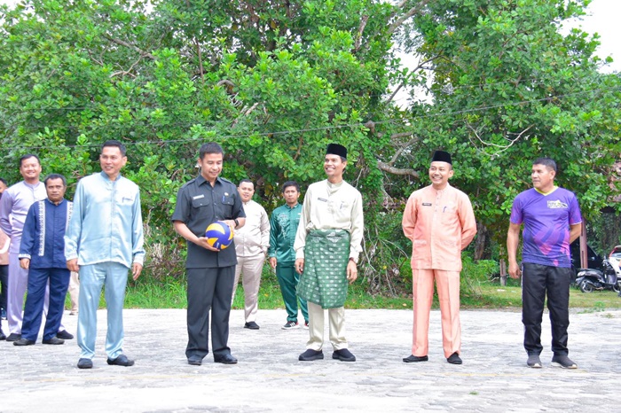 Pj Sekda Ahmad Yuzar Resmi Buka Turnamen Voli Antar OPD Kampar