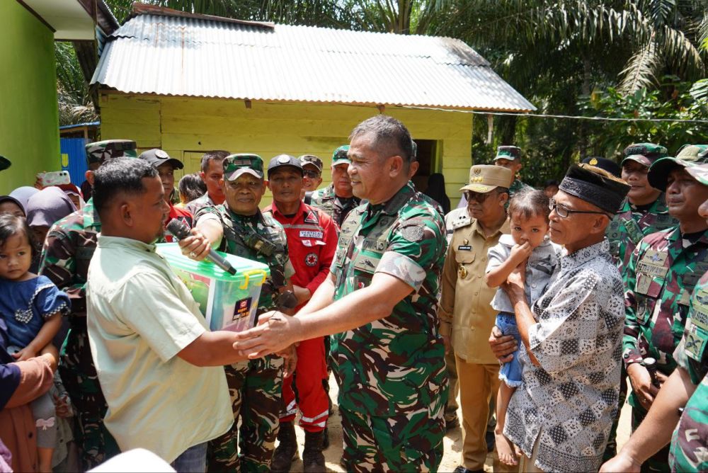 Warga Kampar Berterima Kasih Kepada Kasad Jenderal TNI Maruli Simanjuntak Atas Program TNI Membangun Desa