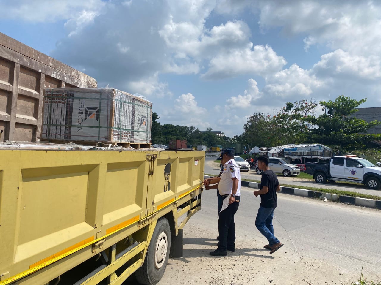 Rambu Larangan Tak Diindahkan, Akhirnya Dishub Tempatkan Petugas Jaga Pintu Masuk Pekanbaru