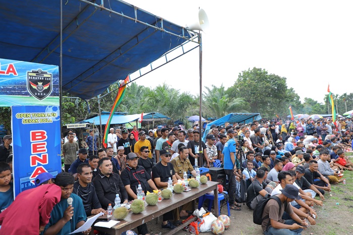Disaksikan Bupati Alfedri, IKN FC Cukur Tanjung Medan FC 6-1 di Semifinal Benayah Cup