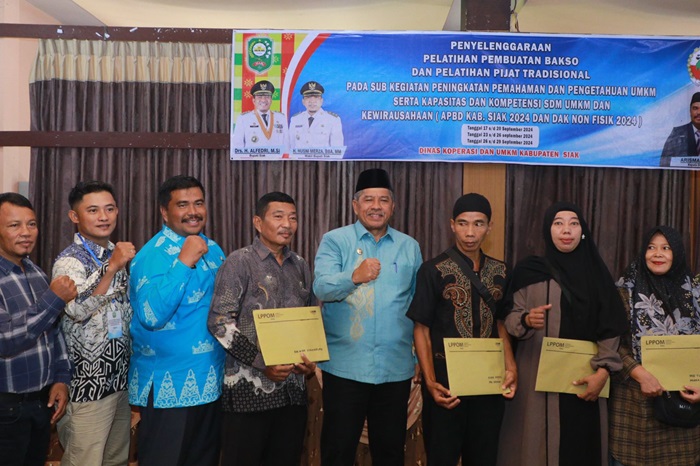 Puluhan Warga Siak Ikut Pelatihan Membuat Bakso dan Pijat Tradisional Dinas Koperasi dan UMKM