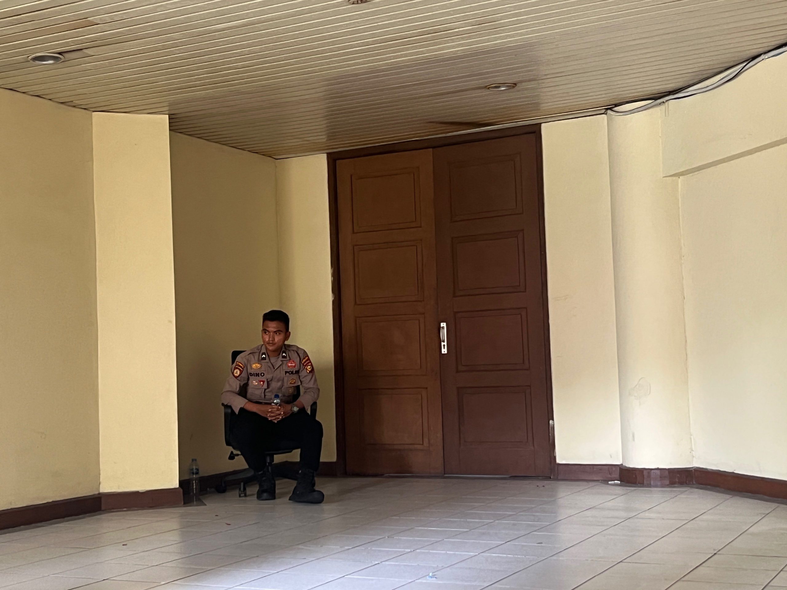 Breaking News- Polda Riau Geledah Kantor Sekwan DPRD Riau, 3 Kontainer Dokumen Diamankan