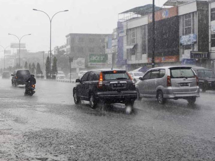 Jelang Akhir Pekan, BMKG Warning Hujan Lebat dan Petir di Wilayah Riau