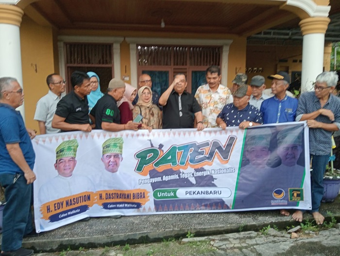 PATEN, IKA SMANSA Pekanbaru Bulat Dukung Edy Nasution-Dastrayani Bibra