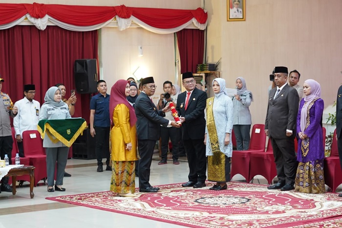 Lantik Pjs Bupati Siak, Pj Gubri Ingatkan Indra Purnama Soal Tahapan Pilkada