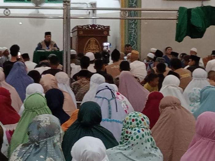 PATEN, Jamaah Masjid Al-Khairat Padati Solat Subuh Berjamaah Bersama Balon Walikota Edy Nasution