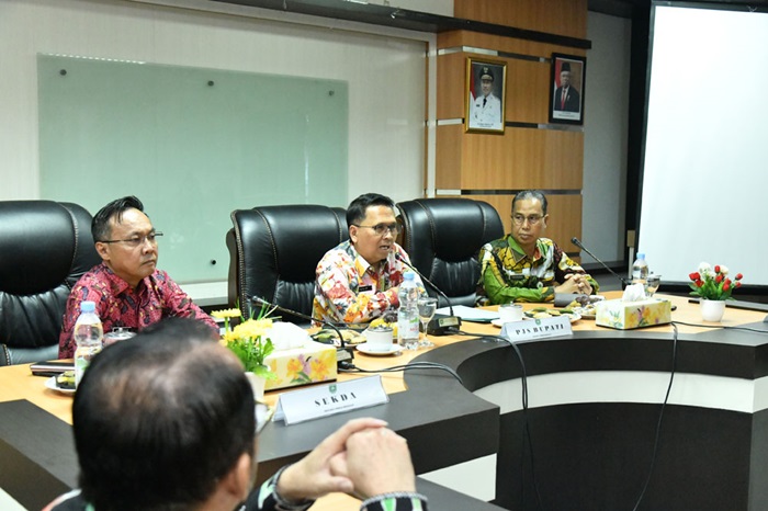 Rapat Perdana, Pjs Bupati Akhmad Sudirman Kagum Kekompakan Pejabat Bengkalis