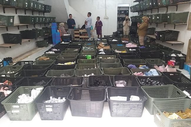 BBPOM Pekanbaru Bongkar Gudang Kosmetik Berbahaya di Dekat Pasar Arengka Pekanbaru