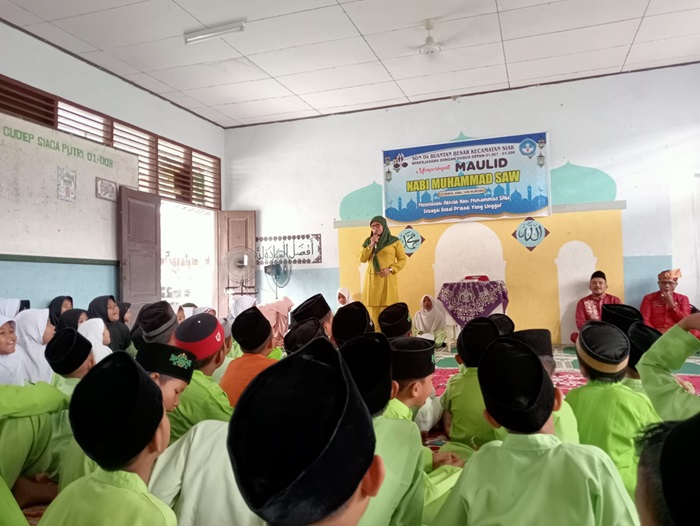 SDN 04 Buantan Besar Siak Peringati Maulid Nabi, Kepsek Hj. Ismarfiah Sampaikan Hal Ini