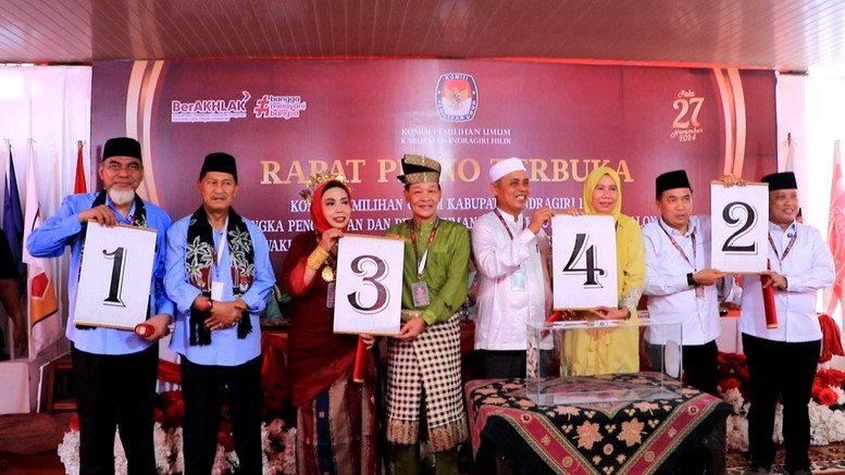Tampil Cantik dengan Jilbab Merah, Cabup Inhil Mimi - Sufian Dapat Nomor Urut 3