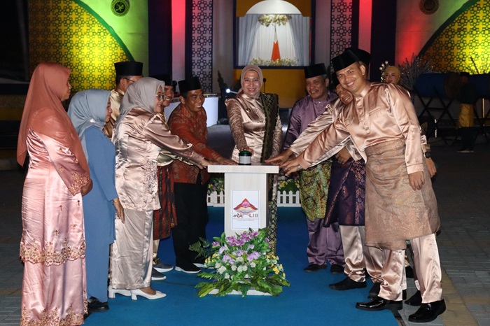 Pembukaan MTQ Inhu ke-LIII Meriah, Bupati Rezita Minta Peserta Tunjukan Kemampuan Terbaik