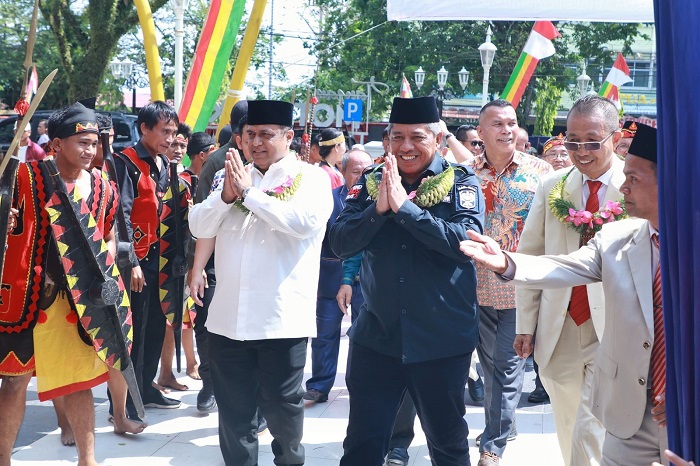 Hadiri Pelantikan Pengurus DPC HIMNI Siak, Bupati Alfedri Dukung Pelestarian Budaya Nias