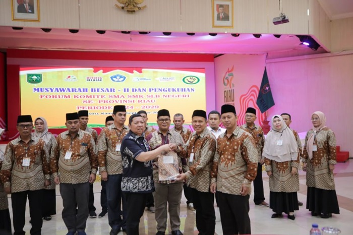 SMA, SMK dan SLB Negeri Riau Sudah Punya Forum Komite, Diketuai Delisis Hasanto