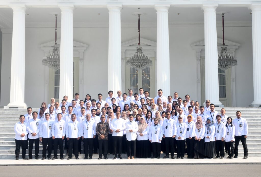 Purnatugas, Presiden Jokowi dan Ibu Iriana Pamit dengan Keluarga Besar Istana dan Wartawan