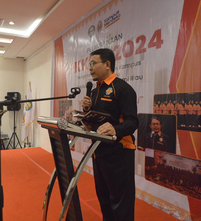 Buka PKKMB 2024, Ketua STIE Riau Kukuhkan Mahasiswa Baru