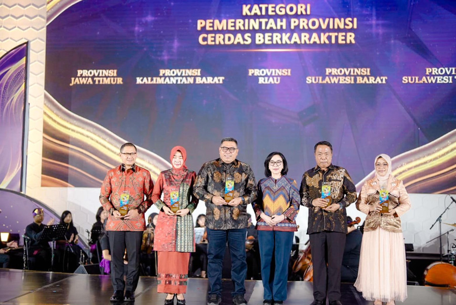 Pemprov Riau dan 3 Sekolah Raih Apresiasi Cerdas Berkarakter dari Kemendikbudristek RI