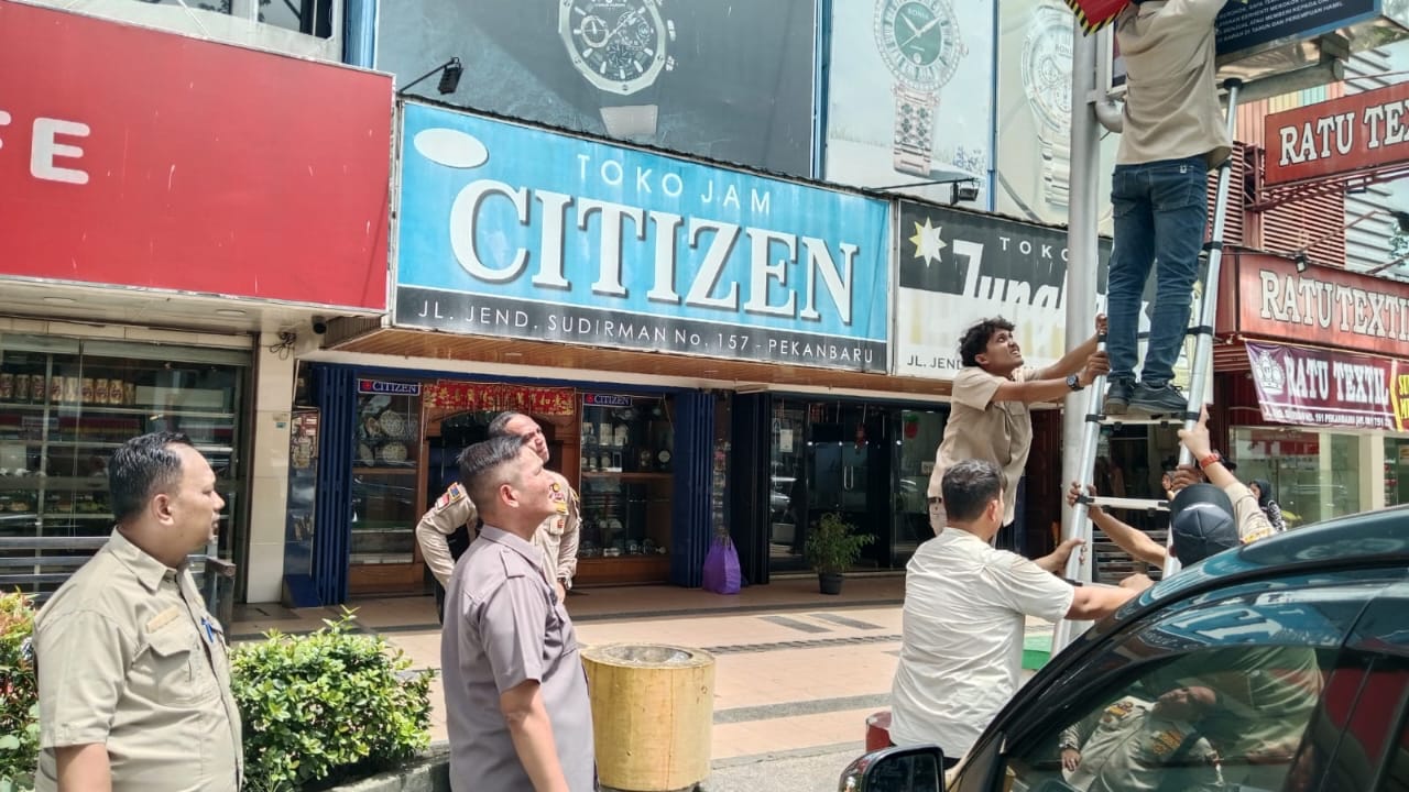 Tak Bayar Pajak! Siap-siap Tiang Reklame Disikat Langsung Kepala Bapenda Pekanbaru
