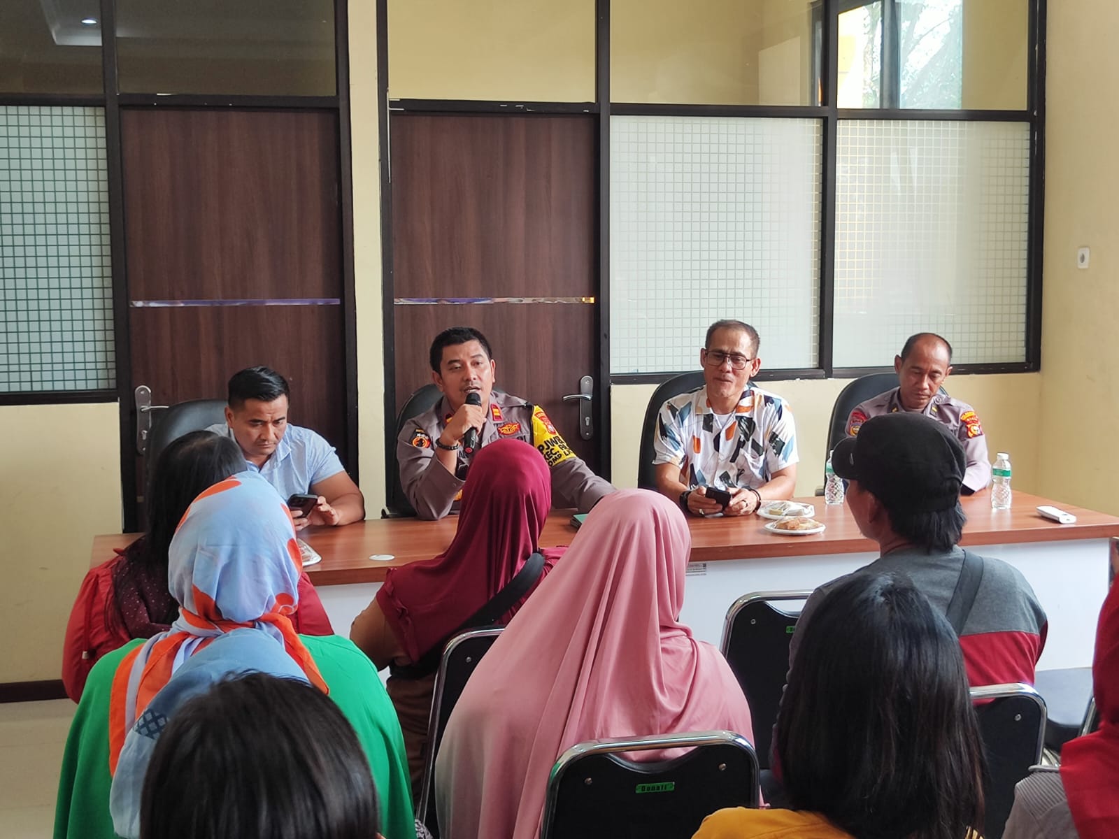 Giat Cooling System, Polsek Payung Sekaki Ajak Pemilik Warung dan Kafe Wujudkan Pilkada Damai 2024
