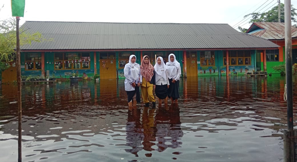 Akibat Bencana Banjir, 12 Sekolah di Bangko Rohil Terpaksa Diliburkan