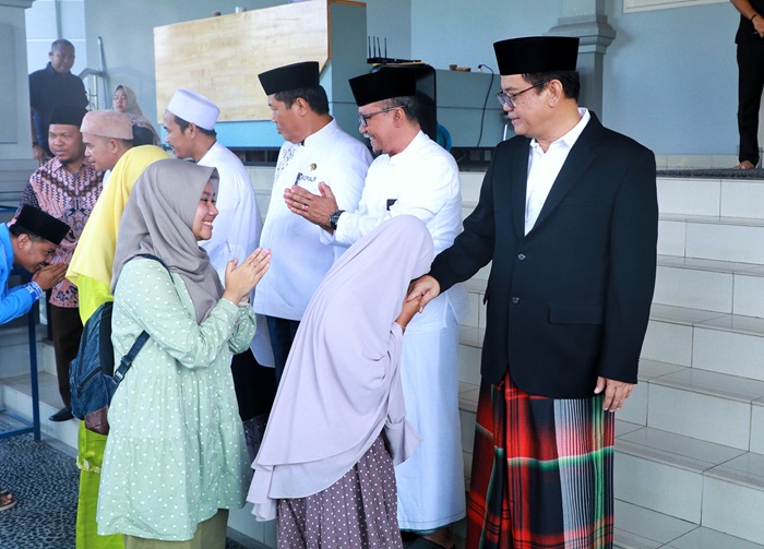 Pjs Bupati Siak Lepas Kontingen FASI XII ke Bekasi 