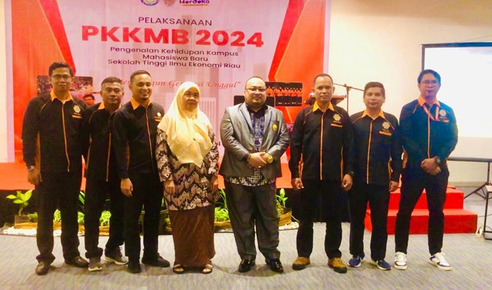 Prof. Dr. Sukino Beri Kuliah Umum di PKKMB STIE Riau 2024