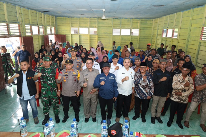 Pastikan Kesiapan Panitia Pemilihan Kampung, Pjs Bupati Siak Tinjau TPS Pulau Terluar di Teluk Lanus