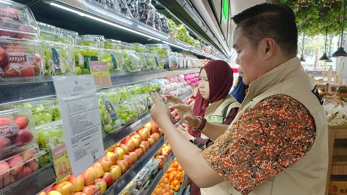 Ada Temuan Puluhan Residu Kimia Berbahaya, OKKPD Pekanbaru Ambil Sampel Anggur Muscat di 2 Swalayan
