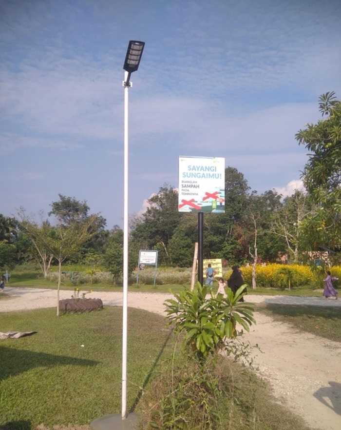 PT. PLN Nusantara Power Unit Pembangkitan Tenayan Berikan Bantuan Panel Surya di 5 Lokasi Untuk Peningkatan Penerangan
