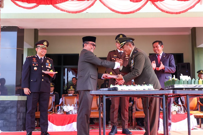 Hadiri Upacara HUT TNI ke-79, Sekda Arfan: Sinergitas TNI dan Pemerintah Semakin Meningkat