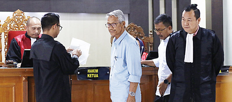 Majelis Hakim Tipikor Memvonis Mantan Bupati Kuansing Sukarmis 12 Tahun Penjara