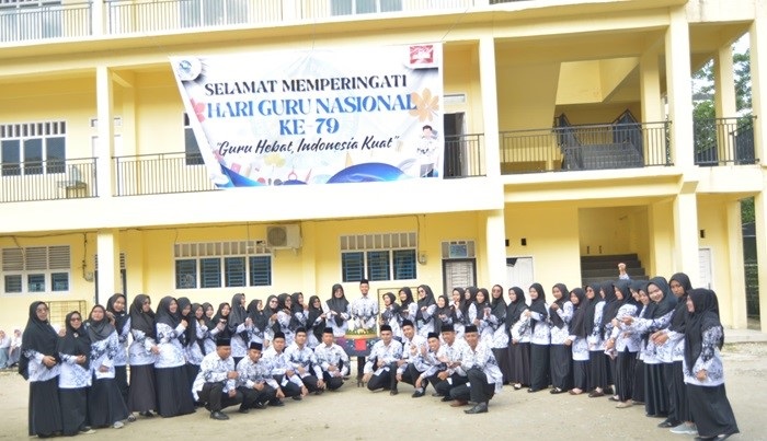 Sekolah Al Huda Pekanbaru Peringati HUT PGRI ke-79 Tahun 2024
