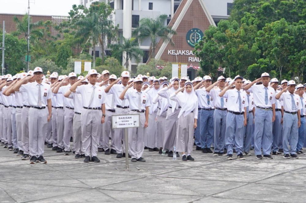 Kabar Gembira! Baznas Riau Segera Salurkan Bantuan Seragam Sekolah untuk 2.466 Siswa SMA-SMK Negeri se-Riau