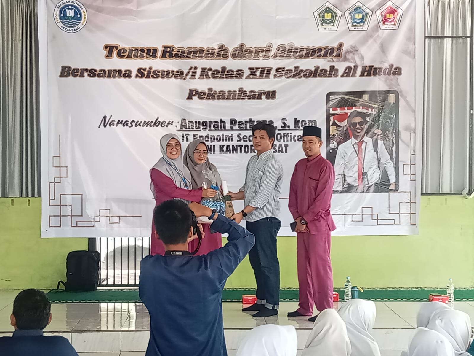 Sukses Berkarir di Jakarta, Alumni SMK Al Huda Beri Motivasi Kepada Siswa dan Mahasiswa STIE Riau Akbar