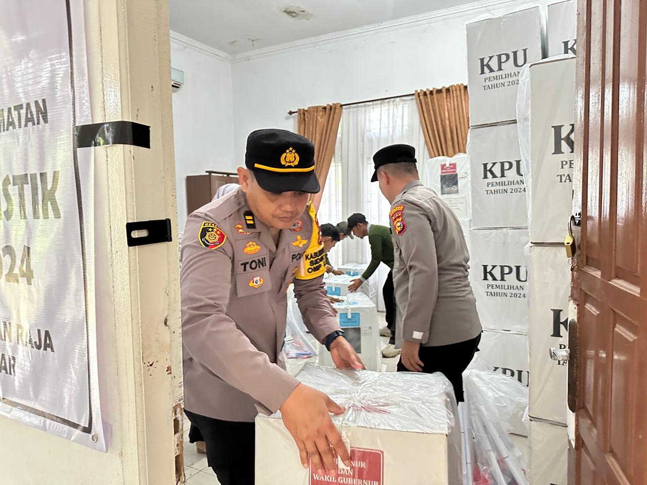 Logistik Pilkada di Perhentian Raja Kampar Terdistribusi Aman, Polisi Kawal Ketat!