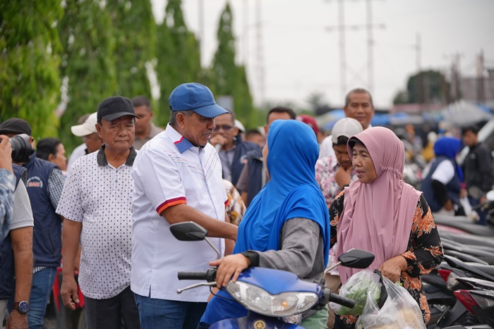 Dengar Aspirasi Pedagang, Alfedri ke Pasar KM 4 Perawang, Husni Merza di Pasar Minggu