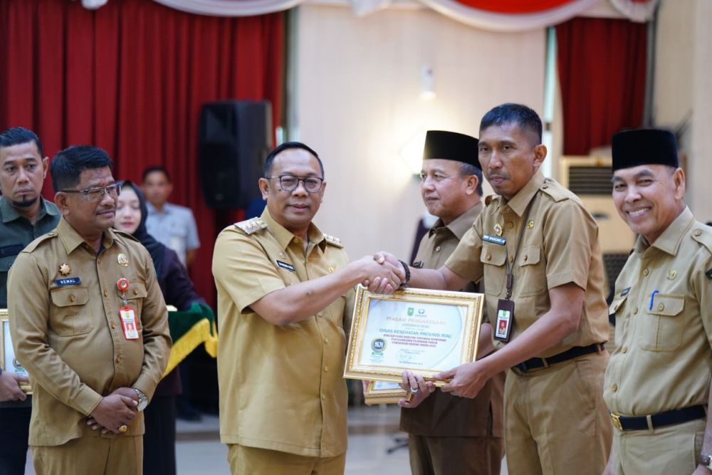 Patuh Pelayanan Publik 2024, 5 OPD Pemprov Riau Terima Penghargaan dari Ombudsman RI