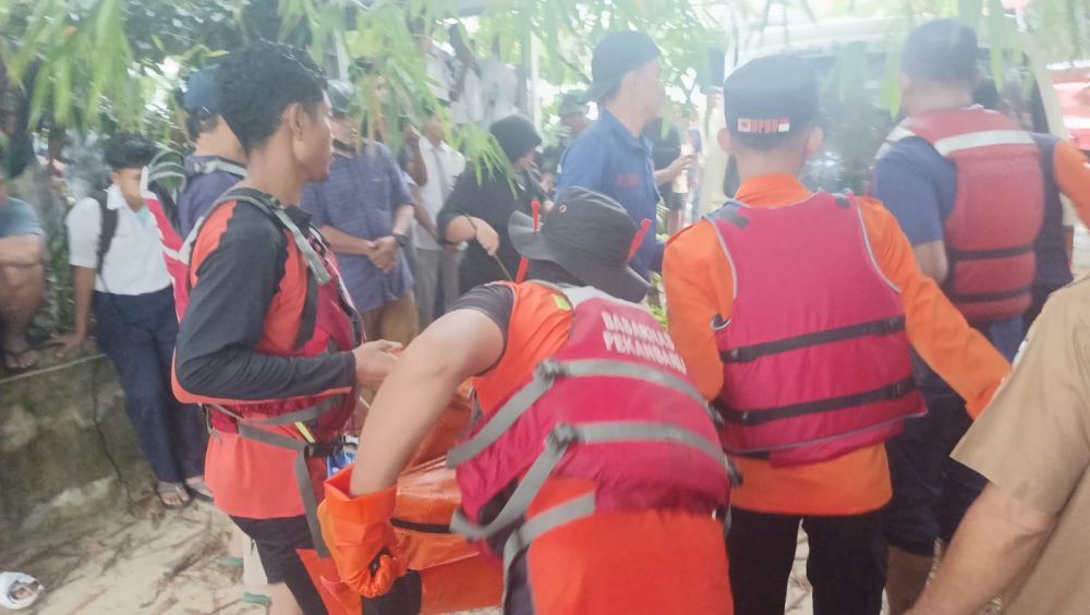 Senin Sore, Tim SAR Akhirnya Temukan Jenazah Fahri Remaja yang Tenggelam di Sungai Sail Pekanbaru