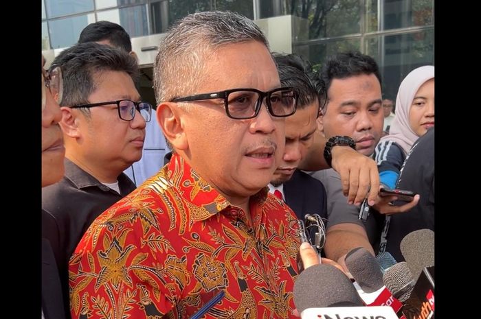 Sekjen PDIP Hasto dan Once Mekel Hadiri Perayaan Natal dan Tahun Baru di Pekanbaru