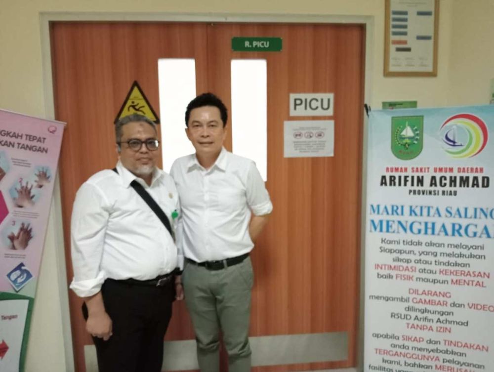 Mengagumkan! 2 Dokter RSUD Arifin Achmad Temukan Metode Tangani Tumor Tanpa Operasi