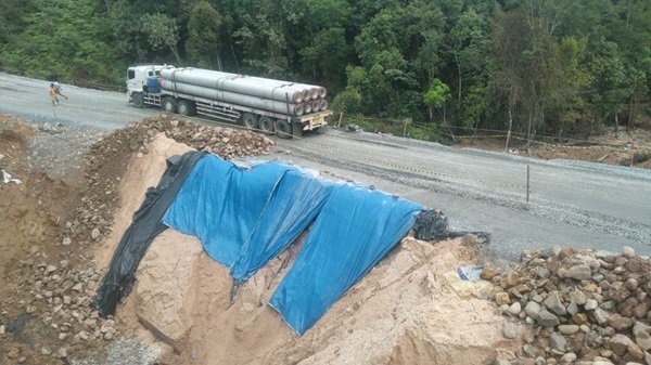 Gara-gara Hujan Lebat, Trase Baru Jalan Lintas Riau-Sumbar di Kampar Sempat Kembali Longsor