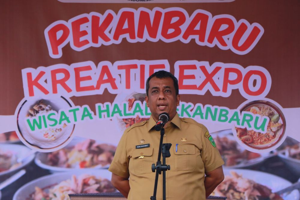 Pj Walikota Resmi Membuka Kreatif Expo Wisata Halal Pekanbaru di Dekranasda Jalan Arifin Ahmad