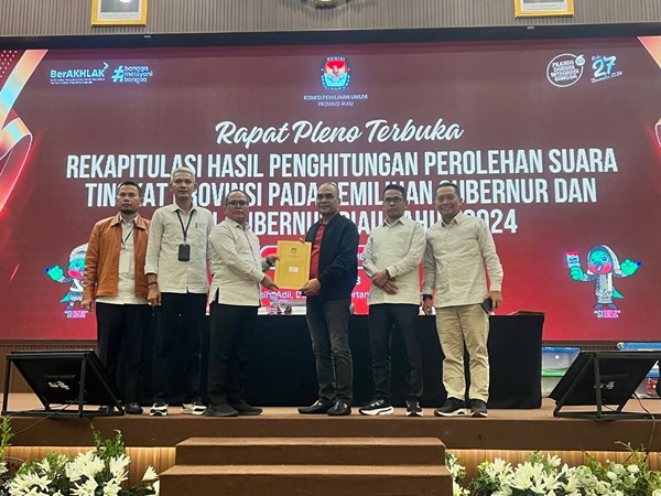 KPU Riau Tetapkan Paslon Abdul Wahid-SF Hariyanto Peraih Suara Terbanyak
