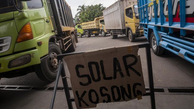 BBM Solar Langka di Pekanbaru, Ribuan Kendaraan Antre di Sejumlah SPBU